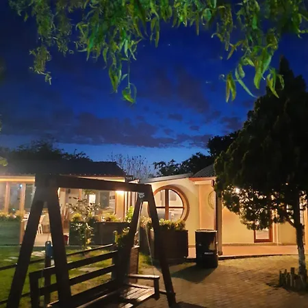 Alex Village Life מלון